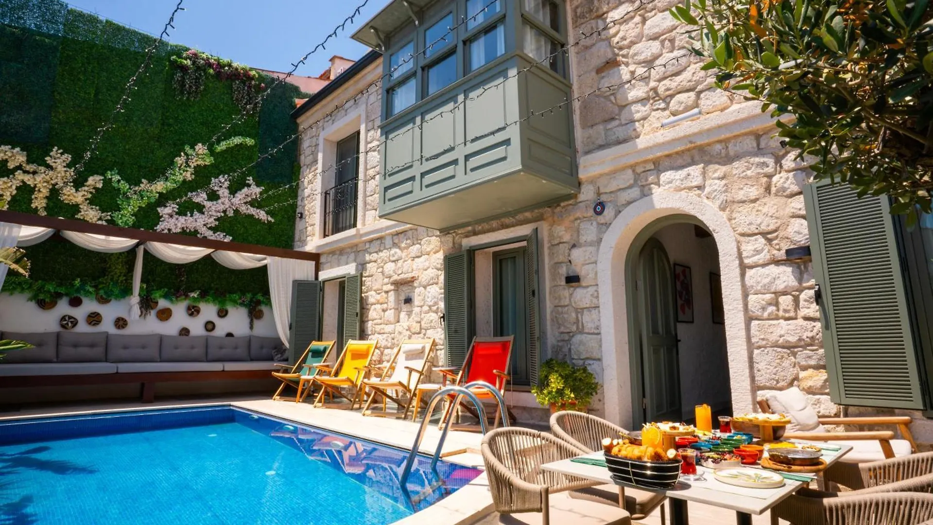 The Comelly Alacati Cesme Hotel