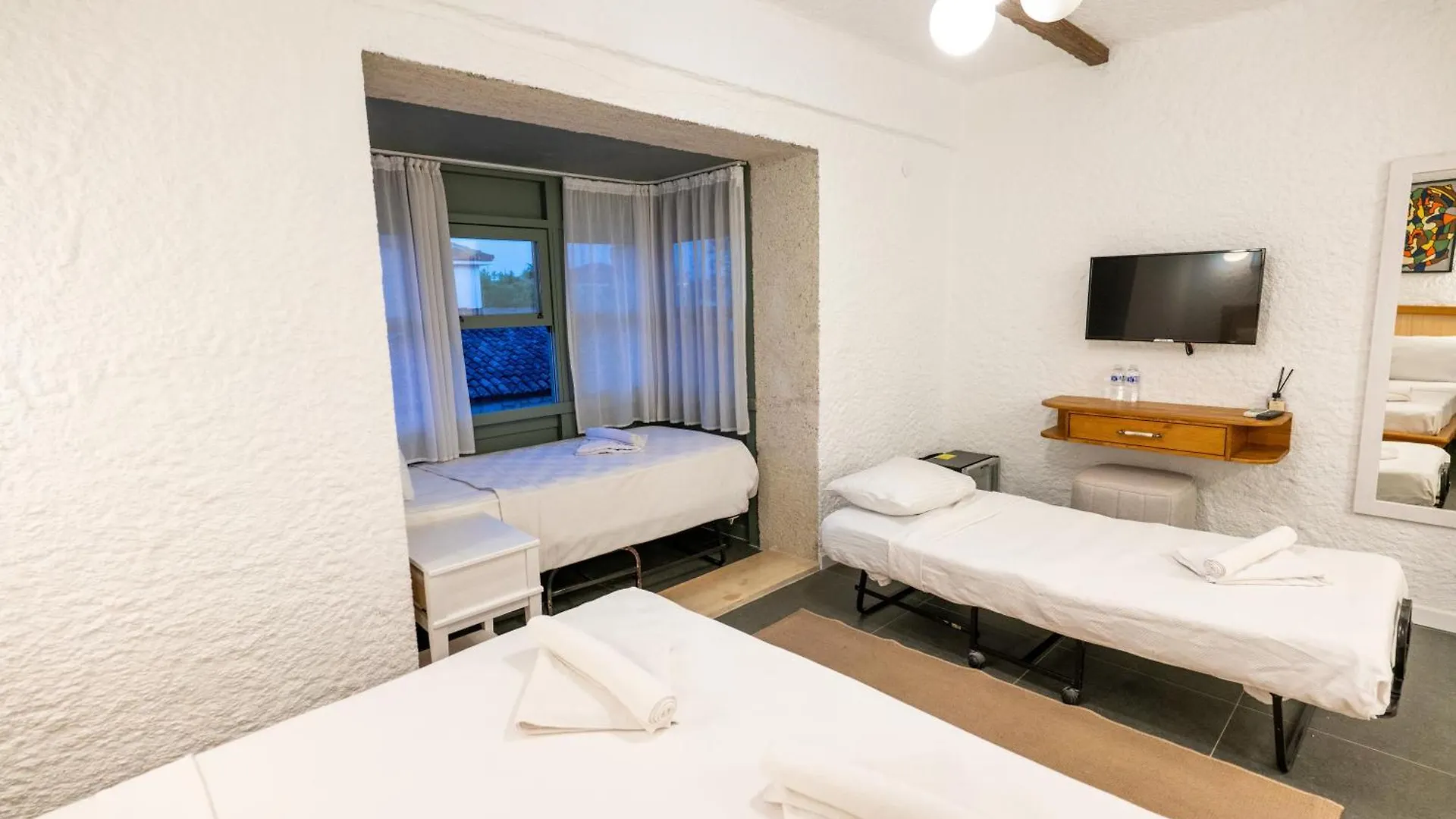 The Comelly Alacati Cesme
