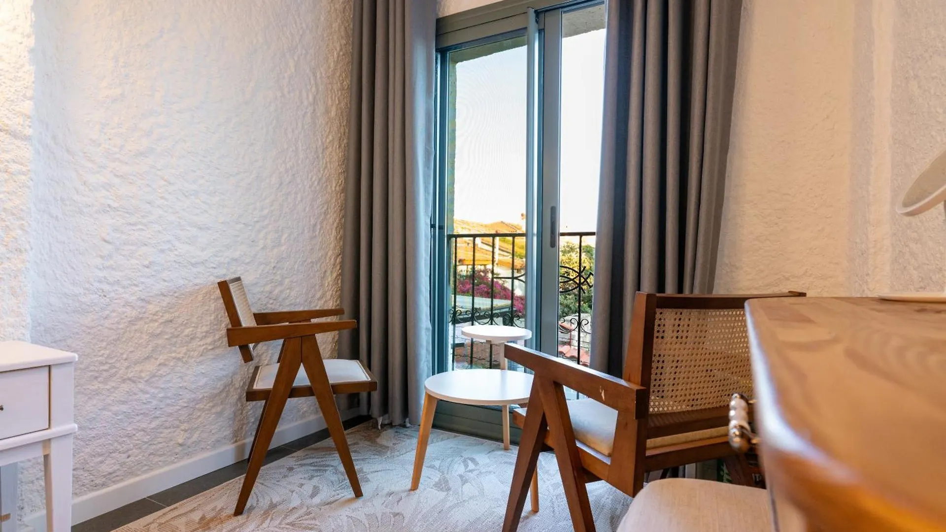 The Comelly Alacati Cesme